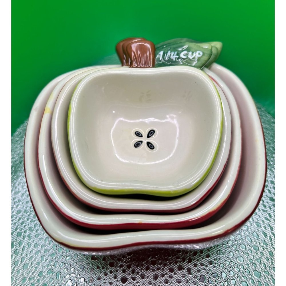 Cracker Barrel Set of 4 Ceramic Nesting Measuring Cups Apple Shape Vintage Gift